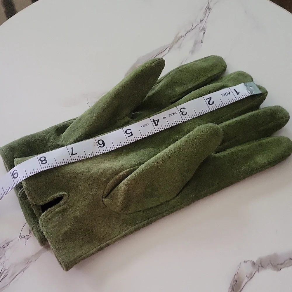 Merona Vintage green suede ladies elegant gloves